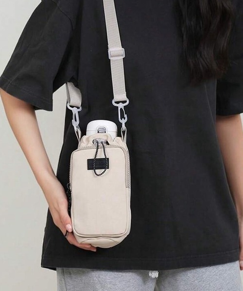 VIBGYOR(ヴィブジョー)の「【IZU】 ボトルホルダー付きミニショルダーバッグ(ブラック/ベージュ/ピンク/ブルー)(ボディバッグ/ウエストポーチ・レディース・ブラック/ブルー/ピンク/ベージュ・FREE)」の15枚目の写真