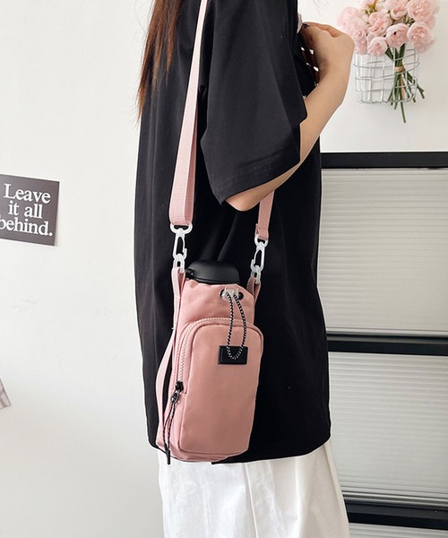 VIBGYOR(ヴィブジョー)の「【IZU】 ボトルホルダー付きミニショルダーバッグ(ブラック/ベージュ/ピンク/ブルー)(ボディバッグ/ウエストポーチ・レディース・ブラック/ブルー/ピンク/ベージュ・FREE)」の10枚目の写真