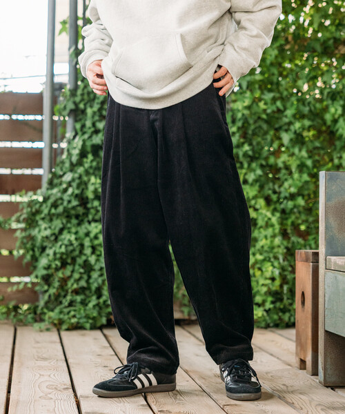 FREAK'S STORE（フリークスストア）の「限定展開 ワイドシルエット コーデュロイ タックパンツ（その他パンツ・メンズ・ブラウン/ベージュ/ブラック/チャコールグレー・LARGE/MEDIUM/SMALL）」の2枚目の写真