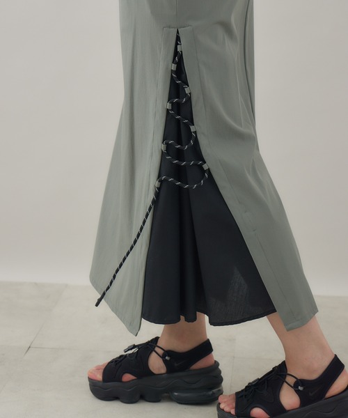Paradise Picnic（パラダイスピクニック）の「33℃ サイドスリット カーブコードフレアスカート（スカート・レディース・ブラック/カーキ・FREE）」の7枚目の写真