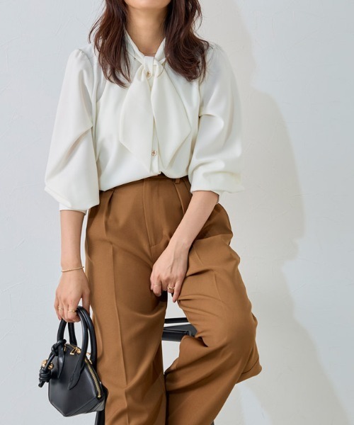 Pierrot（ピエロ）の「ボウタイデザインTブラウス（シャツ/ブラウス・レディース・ベージュ/ネイビー/オフホワイト/グレー/ライトブルー・L/M）」の15枚目の写真