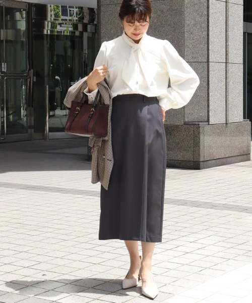 Pierrot（ピエロ）の「ボウタイデザインTブラウス（シャツ/ブラウス・レディース・ベージュ/ネイビー/オフホワイト/グレー/ライトブルー・L/M）」の11枚目の写真