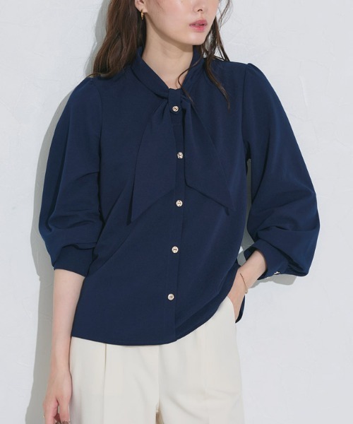 Pierrot（ピエロ）の「ボウタイデザインTブラウス（シャツ/ブラウス・レディース・ベージュ/ネイビー/オフホワイト/グレー/ライトブルー・L/M）」の13枚目の写真