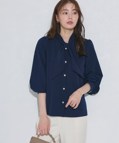 Pierrot（ピエロ）の「ボウタイデザインTブラウス（シャツ/ブラウス・レディース・ベージュ/ネイビー/オフホワイト/グレー/ライトブルー・L/M）」の14枚目の写真