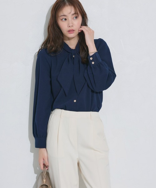 Pierrot（ピエロ）の「ボウタイデザインTブラウス（シャツ/ブラウス・レディース・ベージュ/ネイビー/オフホワイト/グレー/ライトブルー・L/M）」の8枚目の写真