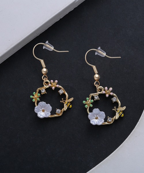 Lace Ladies(レースレディース)の「シェル フラワー メルヘン モチーフ ピアス(ピアス(両耳用)・レディース・ホワイト/ピンク・FREE)」の2枚目の写真