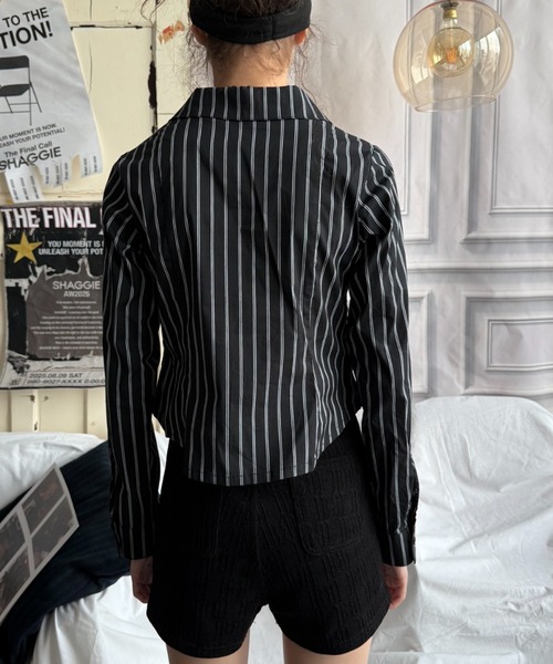 SHAGGIE（シャギー）の「【ViVi掲載】刺繍入りピンストライプ長袖シャツ（シャツ/ブラウス・レディース・ホワイト/ブラック・FREE）」の4枚目の写真