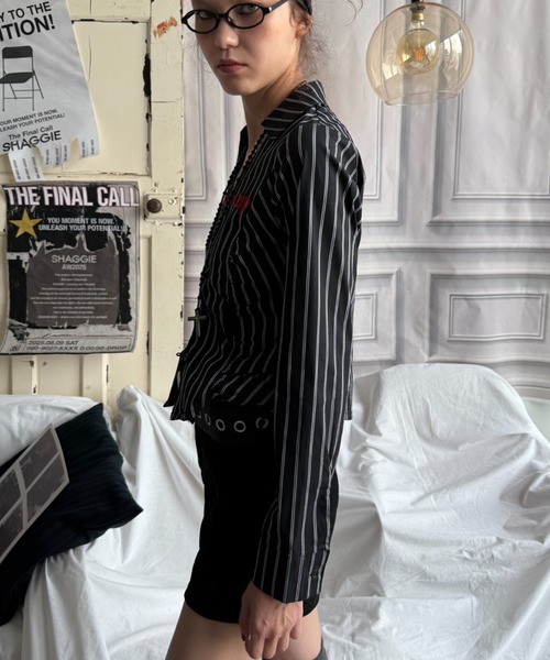 SHAGGIE（シャギー）の「【ViVi掲載】刺繍入りピンストライプ長袖シャツ（シャツ/ブラウス・レディース・ホワイト/ブラック・FREE）」の3枚目の写真