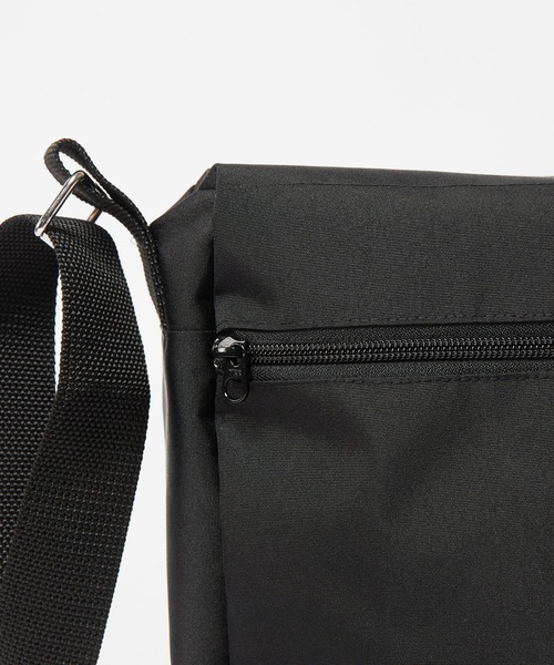 gomme(ゴム)の「フリルデコミリタリーバッグ(ショルダーバッグ・レディース・ブラック/カーキ・FREE)」の4枚目の写真