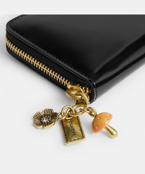 COACH（コーチ）の「エッセンシャル スリム アコーディオン ジップ ウォレット・チャーム（財布・レディース・ブラック系その他・ONE）」の6枚目の写真