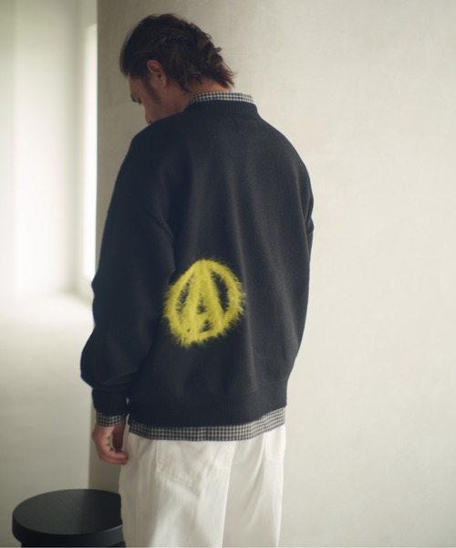 ADAM PATEK(アダムパテック)の「ADAMPATEK/archive shaggy crest crewneck/ジャガードシャギークルーネック(ニット/セーター・メンズ・ブラック×イエロー/ブラック×レッド・2/1)」の9枚目の写真