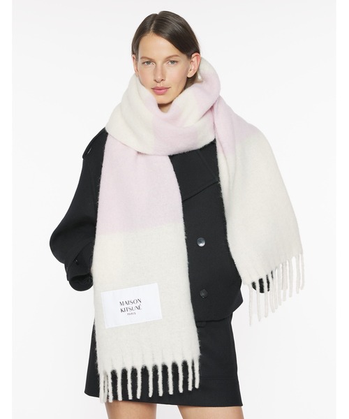 Maison Kitsune（メゾンキツネ）の「ALPACA STRIPED SCARF（マフラー・メンズ・ブルー/レッド/アイボリー・U）」の17枚目の写真