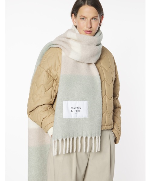 Maison Kitsune（メゾンキツネ）の「ALPACA STRIPED SCARF（マフラー・メンズ・ブルー/レッド/アイボリー・U）」の21枚目の写真