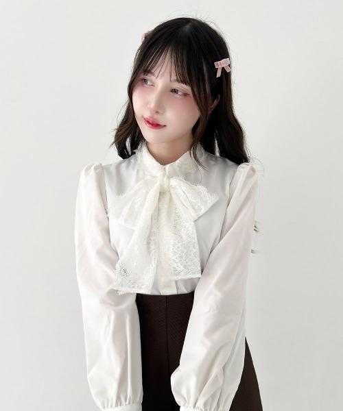 F i.n.t(フィント)の「スカラップレースボウタイシャツ/fint フィント(シャツ/ブラウス・レディース・オフホワイト/アイボリー・FREE)」の2枚目の写真