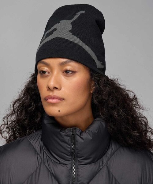 JORDAN BRAND(ジョーダンブランド)の「ジョーダン ブルックリン ピーク ビーニー / Jordan Brooklyn Peak Beanie II2413-010 Black(ニットキャップ/ビーニー・メンズ・ブラック・ONE SIZE)」の1枚目の写真