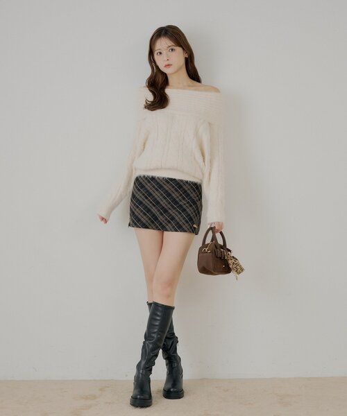 Chico（チコ）の「リブデザインオフショルルーズニット（ニット/セーター・レディース・グレー/ベージュ/ブラウン/アイボリー/レッド・FREE）」の7枚目の写真