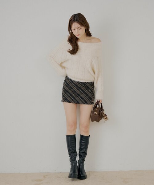 Chico（チコ）の「リブデザインオフショルルーズニット（ニット/セーター・レディース・グレー/ベージュ/ブラウン/アイボリー/レッド・FREE）」の8枚目の写真