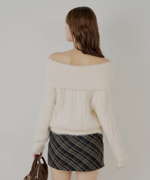 Chico（チコ）の「リブデザインオフショルルーズニット（ニット/セーター・レディース・グレー/ベージュ/ブラウン/アイボリー/レッド・FREE）」の10枚目の写真