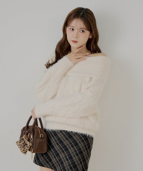 Chico（チコ）の「リブデザインオフショルルーズニット（ニット/セーター・レディース・グレー/ベージュ/ブラウン/アイボリー/レッド・FREE）」の11枚目の写真