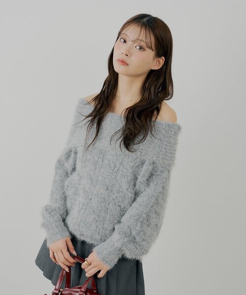 Chico（チコ）の「リブデザインオフショルルーズニット（ニット/セーター・レディース・グレー/ベージュ/ブラウン/アイボリー/レッド・FREE）」の21枚目の写真