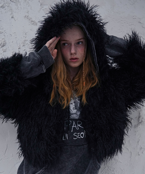 AVANDRESS(アバンドレス )の「Fluffy Hood Jacket BEIGE(ムートンコート・レディース・Beige・SMALL/MEDIUM)」の6枚目の写真