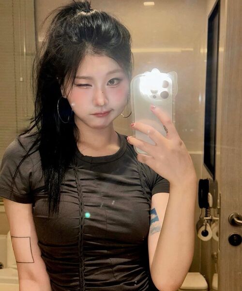 FLAREUP（フレアアップ）の「Handmade Twisted T-Shirt (FL-119_Charcoal)（Tシャツ/カットソー・レディース・チャコール・OS）」の7枚目の写真