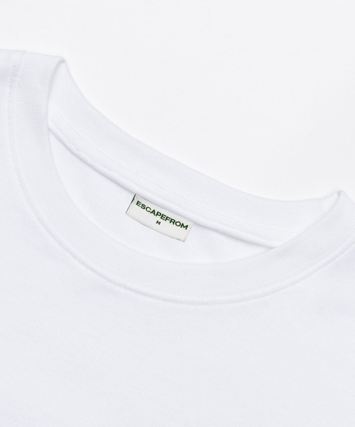 ESCAPEFROM(エスケープフロム)の「ピンク ザ パーフェクト エスケープクラブ プリント オーバーサイズ 半袖Tシャツ ホワイト(Tシャツ/カットソー・レディース・その他・LARGE/SMALL/MEDIUM)」の4枚目の写真