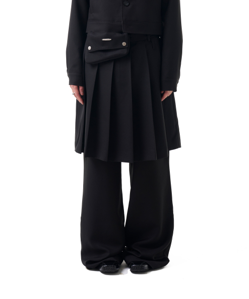 IUGAMAKARAS(イウガマカラス)の「Belted Bag Pleats Midi Skirt (Black)(スカート・レディース・その他・1/2)」の1枚目の写真