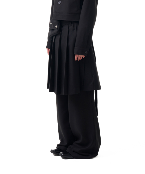 IUGAMAKARAS(イウガマカラス)の「Belted Bag Pleats Midi Skirt (Black)(スカート・レディース・その他・1/2)」の4枚目の写真