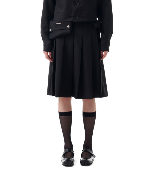 IUGAMAKARAS(イウガマカラス)の「Belted Bag Pleats Midi Skirt (Black)(スカート・レディース・その他・1/2)」の5枚目の写真