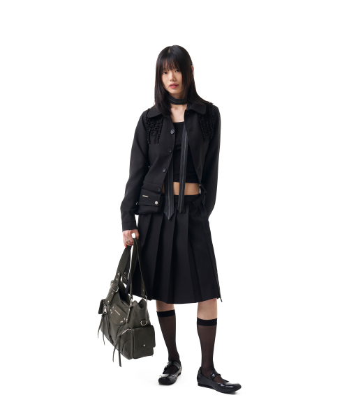 IUGAMAKARAS(イウガマカラス)の「Belted Bag Pleats Midi Skirt (Black)(スカート・レディース・その他・1/2)」の9枚目の写真