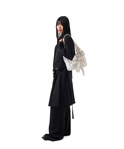 IUGAMAKARAS(イウガマカラス)の「Belted Bag Pleats Midi Skirt (Black)(スカート・レディース・その他・1/2)」の12枚目の写真
