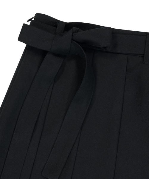 IUGAMAKARAS(イウガマカラス)の「Belted Bag Pleats Midi Skirt (Black)(スカート・レディース・その他・1/2)」の14枚目の写真