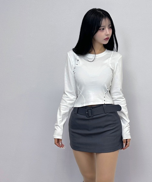 FOLLOWIN(フォロウィン)の「4COLOR/スタッズアクセントアシンメトリートップス(Tシャツ/カットソー・レディース・ブラック/ホワイト/グレー/ワインレッド・FREE)」の21枚目の写真
