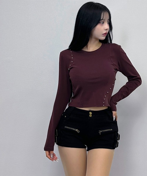 FOLLOWIN(フォロウィン)の「4COLOR/スタッズアクセントアシンメトリートップス(Tシャツ/カットソー・レディース・ブラック/ホワイト/グレー/ワインレッド・FREE)」の16枚目の写真