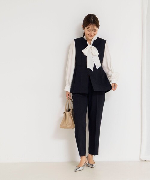 NOLLEY’S（ノーリーズ）の「《セットアップ対応》ウォッシャブルサージストレッチストレートパンツ（その他パンツ・レディース・グレイッシュベージュ/ネイビー/オフホワイト・34/36/38/40）」の7枚目の写真