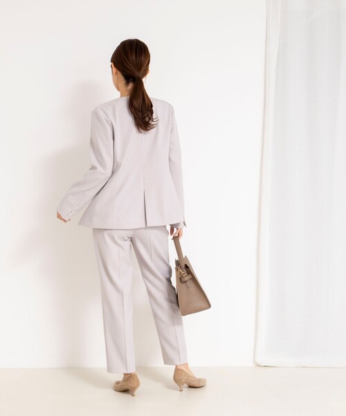 NOLLEY’S（ノーリーズ）の「《セットアップ対応》ウォッシャブルサージストレッチストレートパンツ（その他パンツ・レディース・グレイッシュベージュ/ネイビー/オフホワイト・34/36/38/40）」の14枚目の写真