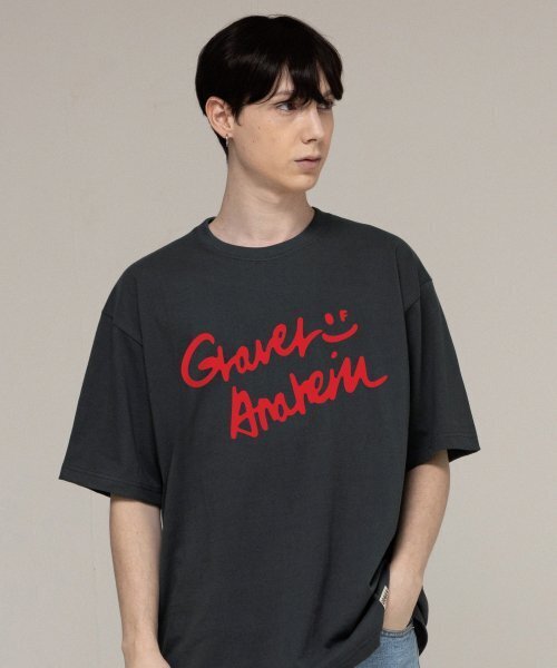 GRAVER（グレーバー）の「[UNISEX]図面ロゴスマイルバンファルティ_チャコール（Tシャツ/カットソー・レディース・チャコールグレー・SMALL/LARGE）」の2枚目の写真