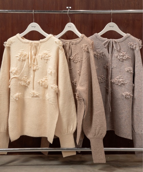 lawgy（ラウジー）の「string neck 2way fringe knit / ストリングネック2wayフリンジニット（ニット/セーター・レディース・ホワイト/ベージュ系/ピンク系・FREE）」の4枚目の写真