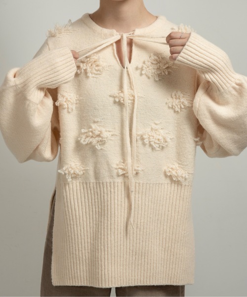 lawgy（ラウジー）の「string neck 2way fringe knit / ストリングネック2wayフリンジニット（ニット/セーター・レディース・ホワイト/ベージュ系/ピンク系・FREE）」の5枚目の写真