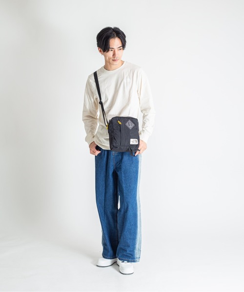 THE NORTH FACE(ザノースフェイス)の「【THE NORTH FACE/ザ・ノースフェイス】ユニセックス 斜め掛けバッグ ショルダーバッグ 4.5L(ショルダーバッグ・メンズ・ブラック・FREE)」の6枚目の写真