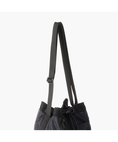 BRIEFING（ブリーフィング）の「DRAWSTRING SHOULDER （Sサイズ）（ショルダーバッグ・メンズ・カーキ/ブラック・FREE）」の13枚目の写真