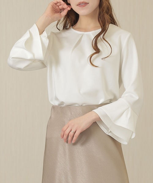 DAYRA(デイラ)の「ソリッドカラー フロント タック フレアスリーブ プルオーバー(Tシャツ/カットソー・レディース・ブラック/グレイッシュベージュ/ベージュ/ホワイト/グレー・FREE/S)」の9枚目の写真