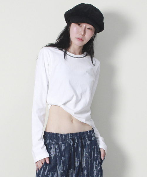 DEMARC(ドゥマーク)の「ネックスティッチポイントセミクロップ長袖Tシャツアイボリー(Tシャツ/カットソー・レディース・その他・MEDIUM/LARGE)」の3枚目の写真