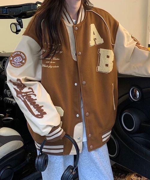 Ressaca（レサーカ）の「オーバーサイズサガラ刺繍スタジャン PUレザー切り替えブルゾン（スタジャン・メンズ・ブラック/ブラウン・L/M）」の2枚目の写真