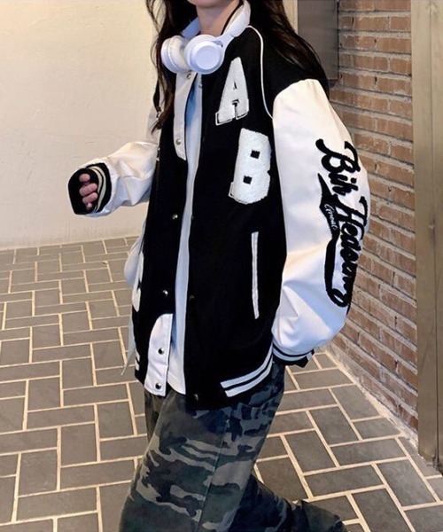 Ressaca（レサーカ）の「オーバーサイズサガラ刺繍スタジャン PUレザー切り替えブルゾン（スタジャン・メンズ・ブラック/ブラウン・L/M）」の5枚目の写真