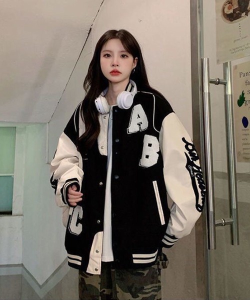 Ressaca（レサーカ）の「オーバーサイズサガラ刺繍スタジャン PUレザー切り替えブルゾン（スタジャン・メンズ・ブラック/ブラウン・L/M）」の3枚目の写真