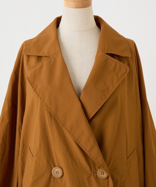 COLLAGE GALLARDAGALANTE(コラージュガリャルダガランテ)の「エアーナイロンミドルトレンチ(トレンチコート・レディース・カーキ/キャメル・FREE)」の19枚目の写真