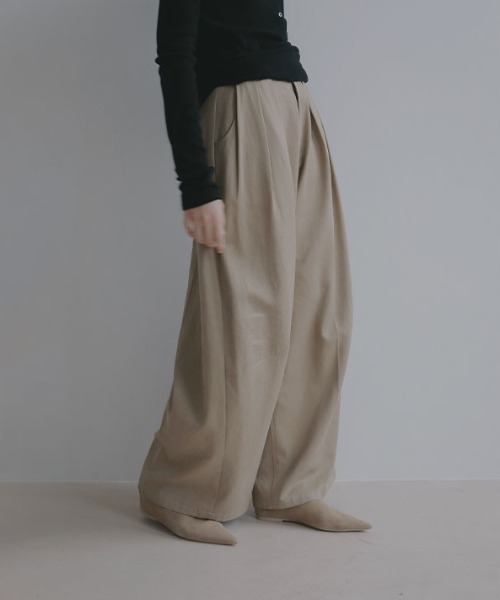 先行予約】ソフトコットンタックカーブパンツ（その他パンツ）｜ETRE