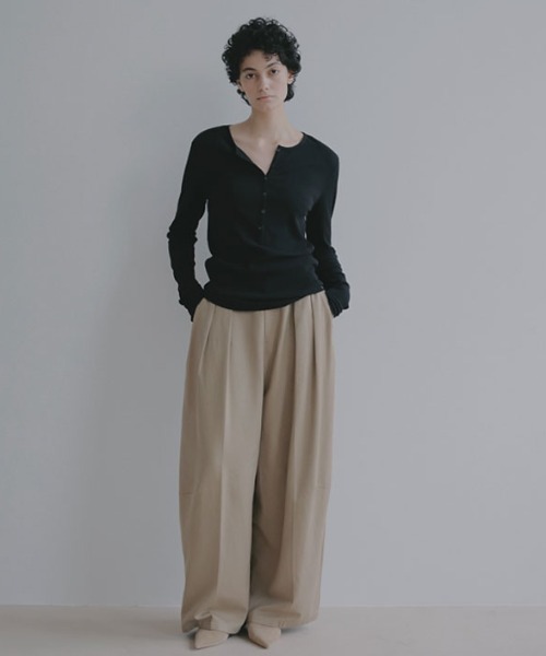 先行予約】ソフトコットンタックカーブパンツ（その他パンツ）｜ETRE